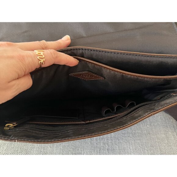 Fossil Messenger Bag in Chocolate Brown Leather, Super Cute, Barely Used - Picture 9 of 14